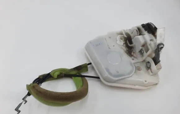 Mazda 3 II Rear door lock