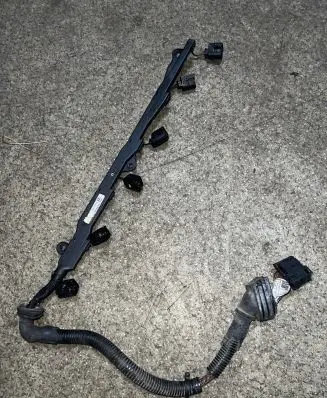 BMW 5 F10 F11 Fuel injector wires 12517809608