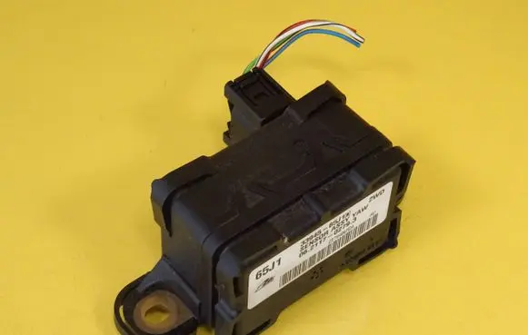 Suzuki Swift I Acceleration sensor 33945-65J10 3394565J10