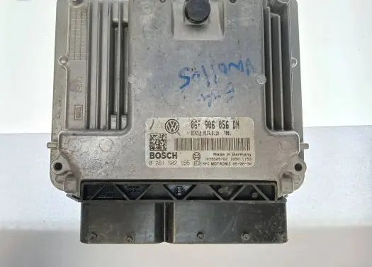 Volkswagen PASSAT B6 Engine control unit/module 06F906056DN 1039S09762 0261S02155