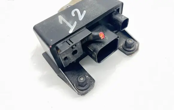 Mercedes-Benz E W211 Glow plug pre-heat relay 0285454032