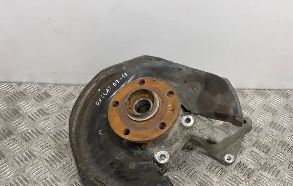 Volkswagen PASSAT B7 Rear wheel hub 3C0505435G