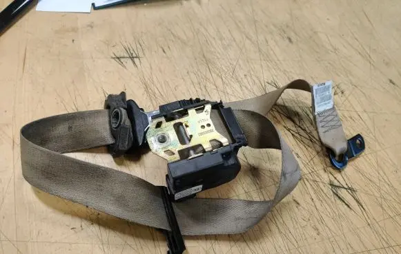 BMW X5 E53 Front seatbelt 825897210