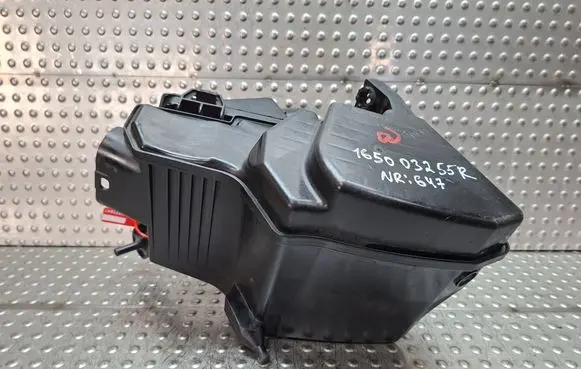 Renault Twingo III Air filter box S25071647 H8201394903