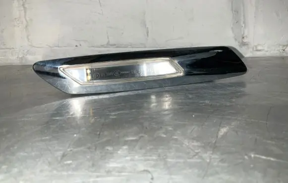 BMW 5 F10 F11 Front fender indicator light 7154167