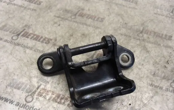 Honda CR-V Rear door upper hinge