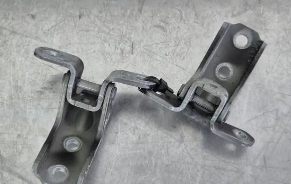 Hyundai Veloster Front door lower hinge 
