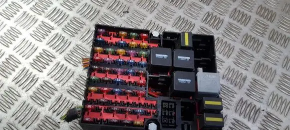 Ford Fiesta Fuse box set 4s6t14401bjb 4s6t-14401-bjb
