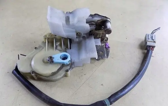 Honda Stream Rear door lock 0DF070007