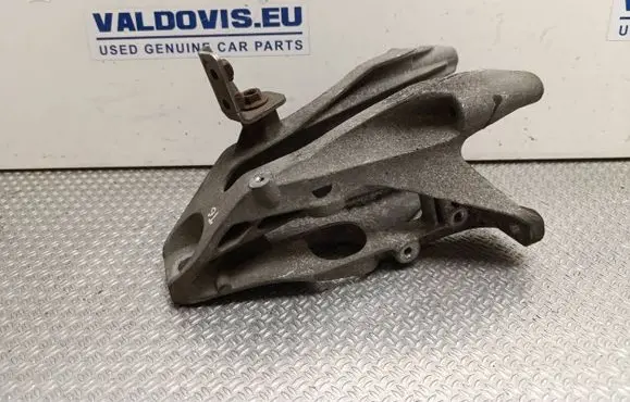 Volkswagen Transporter - Caravelle T6 Engine mounting bracket 7E0199370L