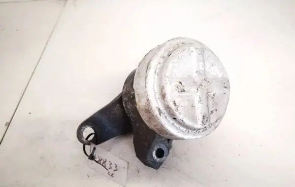 Ford Mondeo MK IV Engine mount bracket