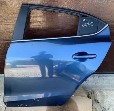 Mazda 3 III Rear door