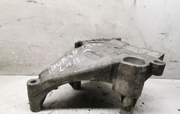 Volkswagen Touran I Engine mounting bracket 03G199207A