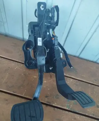 Citroen C4 III e-C4 Brake pedal 9829474380