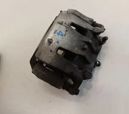 Nissan Leaf II (ZE1) Front brake caliper