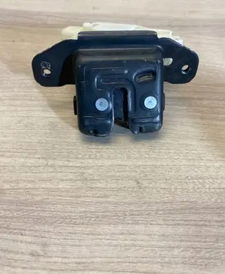 Loading door lock