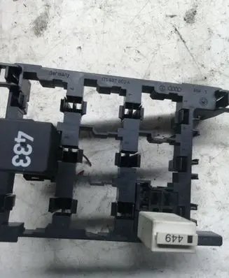 Volkswagen Touran I Fuse module 1T1937503A