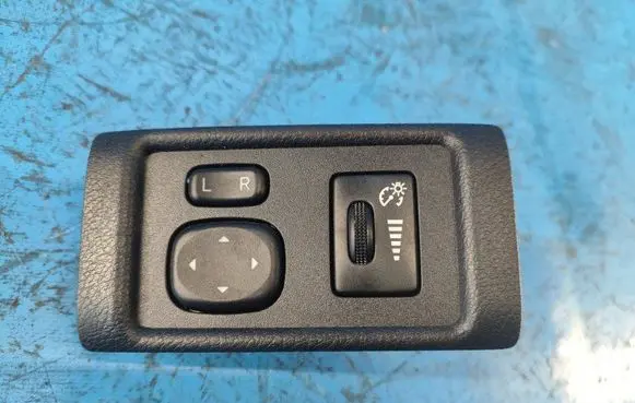 Lexus CT 200H Wing mirror control module 8487253010