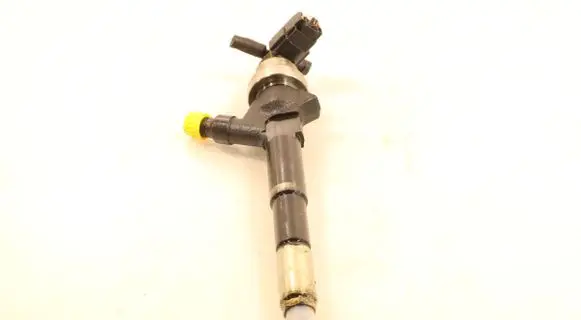 Opel Meriva B Fuel injector 55567729