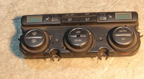 Volkswagen PASSAT B6 Climate control unit 74677591