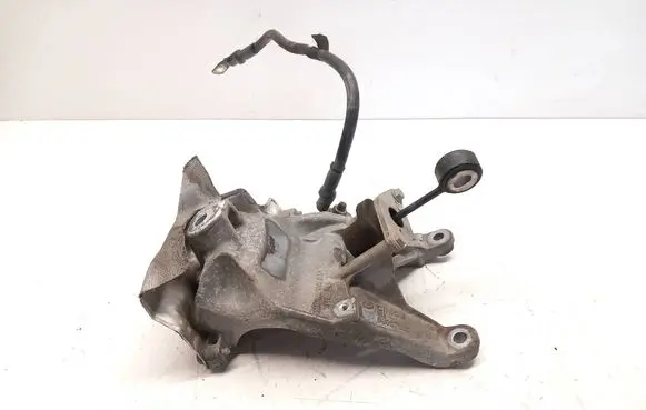Engine mounting bracket