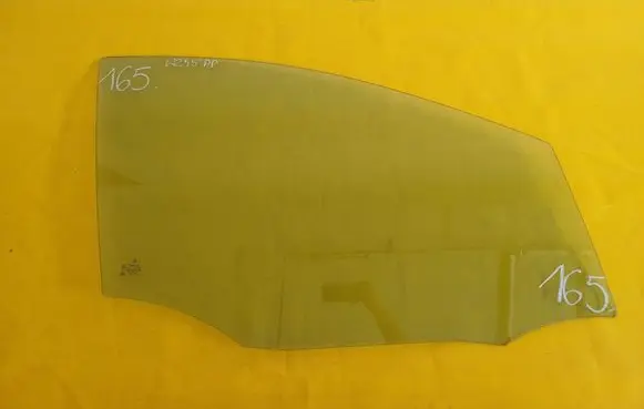 Mercedes-Benz B W245 Front door window glass four-door