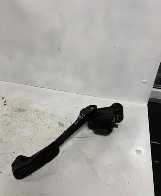 Volvo V70 Accelerator throttle pedal 30683514 6PV00853713