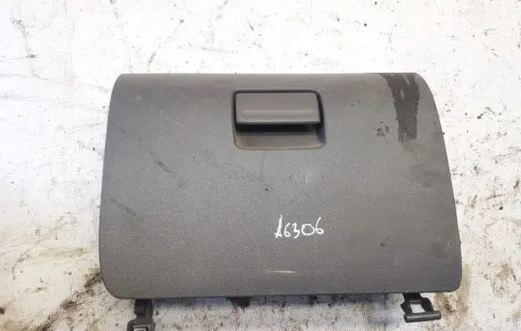 Ford Focus Glove box