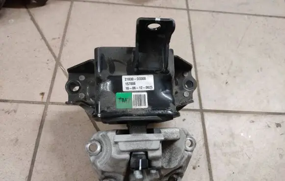 Hyundai Tucson TL Engine mount bracket 21830D3300 157006 1806120625