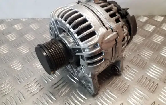 Nissan Juke I F15 Generator/alternator F00M144181