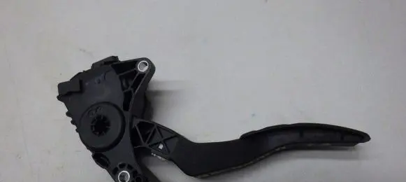 Nissan Qashqai Accelerator throttle pedal