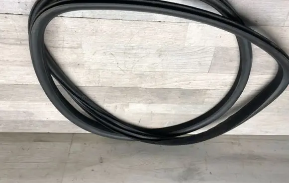 Volvo XC70 Front door rubber seal S1XMA V0EY0