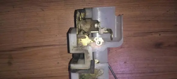 Mazda 323 Front door lock