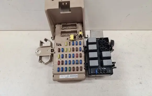 Subaru Outback Fuse module 822010AG010 86111AG000 0665005480