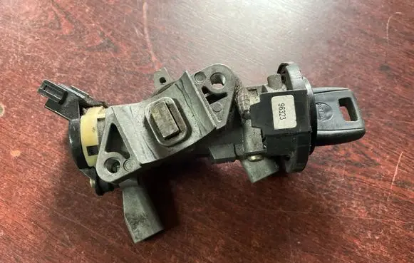 Volvo V70 Ignition lock 3635050