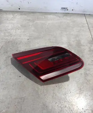 Tailgate rear/tail lights