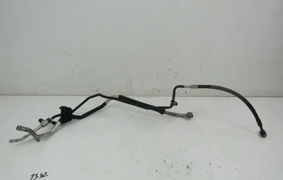 Volkswagen PASSAT B5.5 Air conditioning (A/C) pipe/hose 