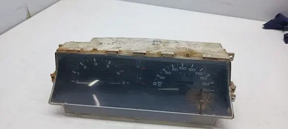 Mazda 626 Speedometer (instrument cluster) GC98B