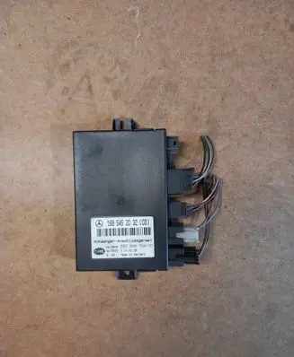 Mercedes-Benz C W203 Tow bar trailer control unit/module 1695452032 5DS00876900