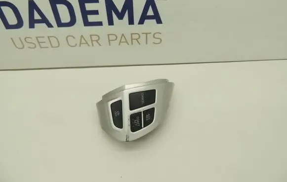 Peugeot 4007 Steering wheel buttons/switches DS8
