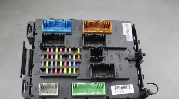 Ford Escape Fuse module DV6T14A073JG