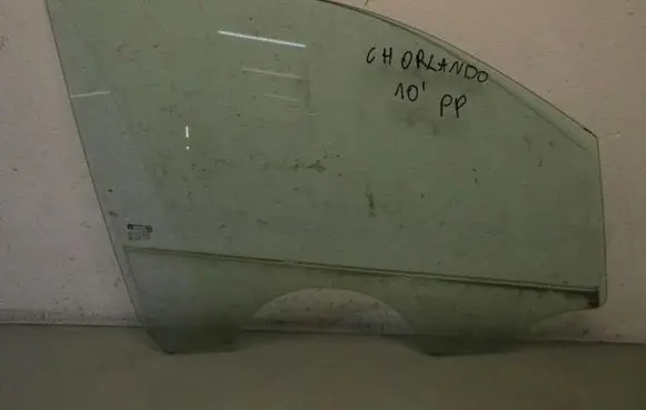 Chevrolet Orlando Front door window glass four-door