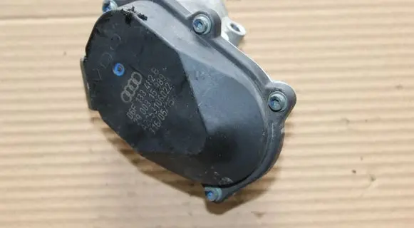 Volkswagen PASSAT B6 Electric throttle body valve 06F133482B