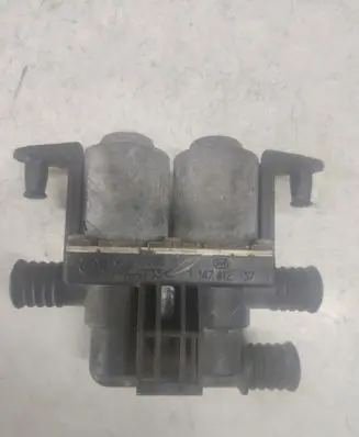 BMW 5 E39 Coolant heater control valve 147412137