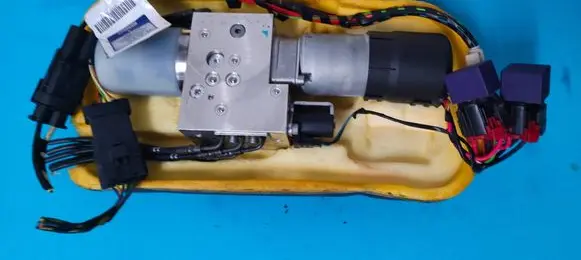 Peugeot 207 CC Convertible roof hydraulic pump 9680076380 HB70926