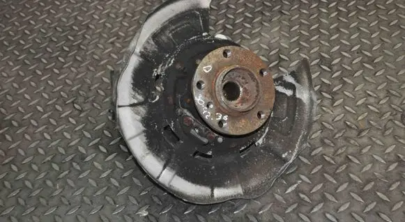 Rear wheel hub