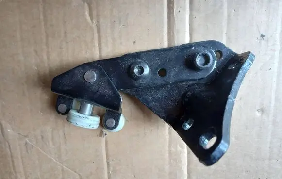 Volkswagen Crafter Sliding door upper roller guide/hinge 7C0843436 19148075713