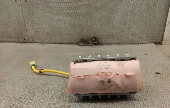 Subaru Legacy Passenger airbag 1033231 151204T