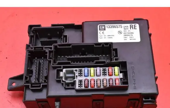 Opel Meriva B Fuse box set 13396575RE