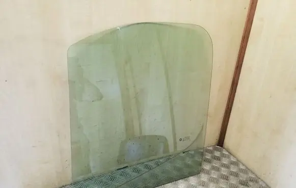 Renault Trafic II (X83) Front door window glass four-door